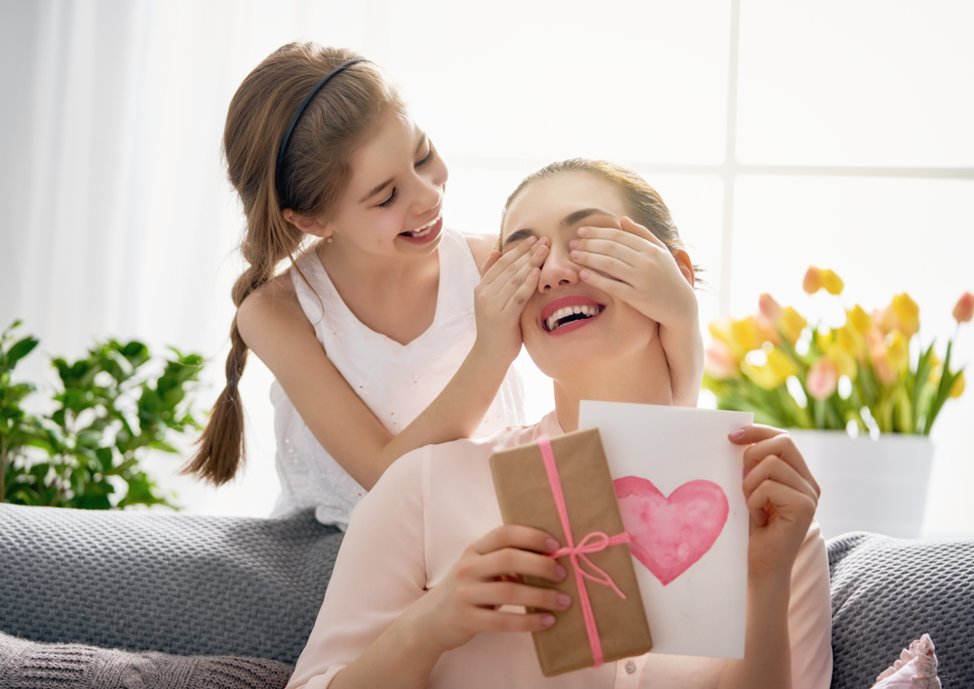 5 Creative Gifts to Send Your Mom